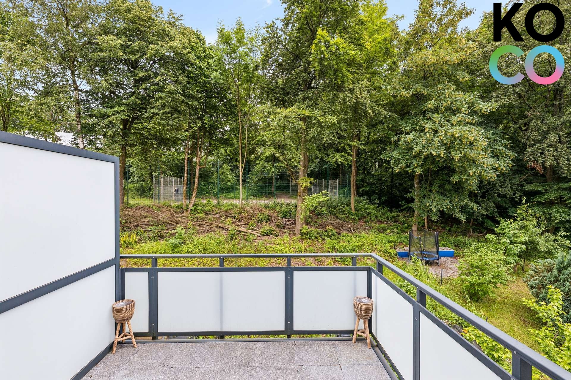 Balkon mit Blick auf den Stadtpark