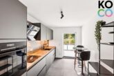 Küche mit Zugang zum Balkon