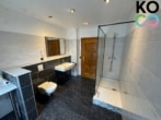 Badezimmer mit Dusche