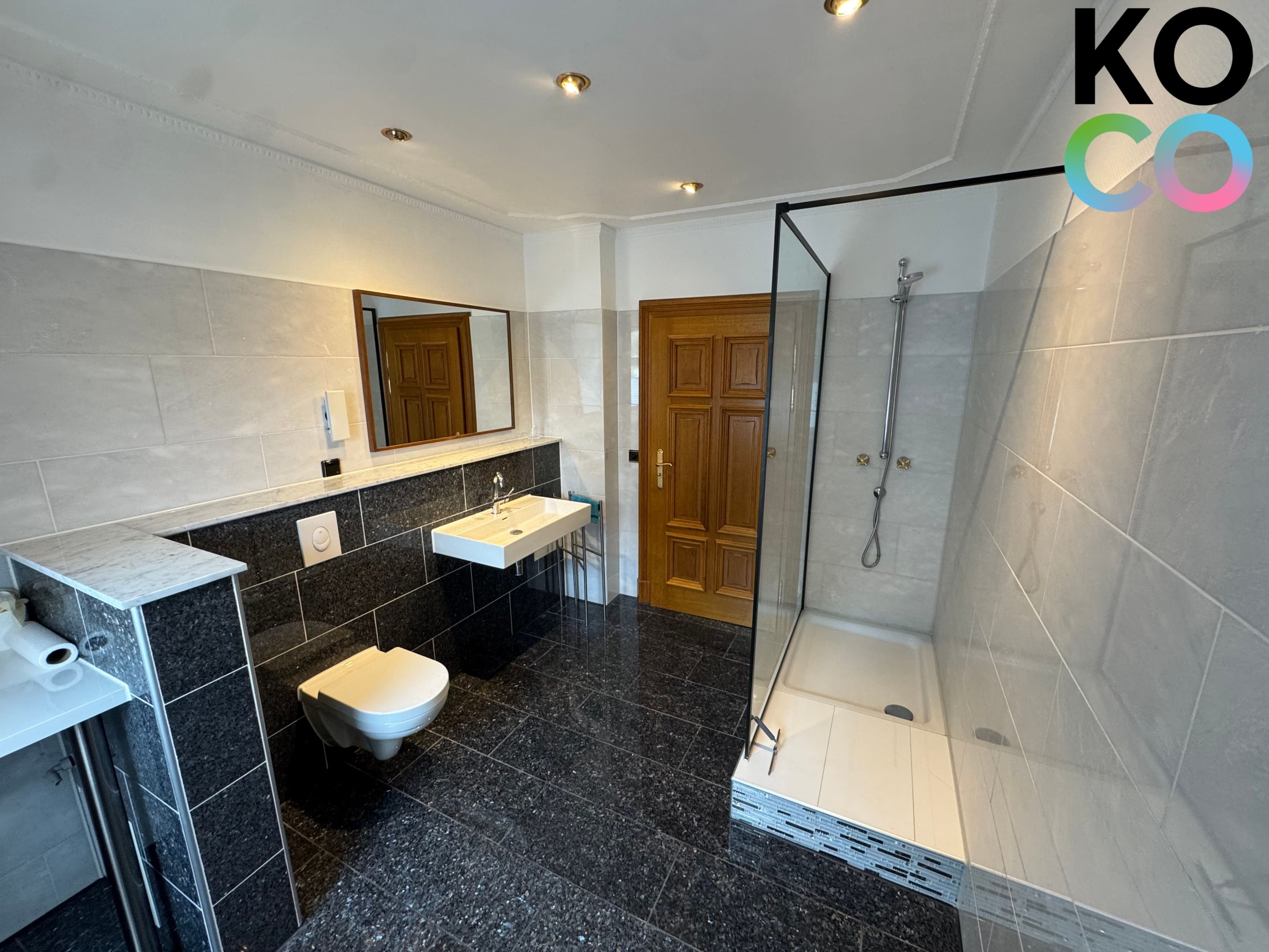 Badezimmer mit Dusche
